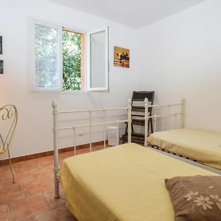 Dom wakacyjny Cozy In Piscia Rossa With Wifi Afa